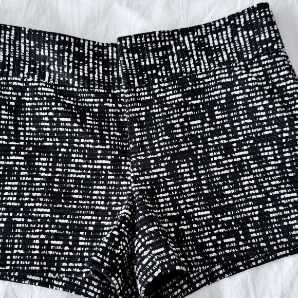 Alice + Olivia Printed Mini Shorts size ) - Picture 4 of 12